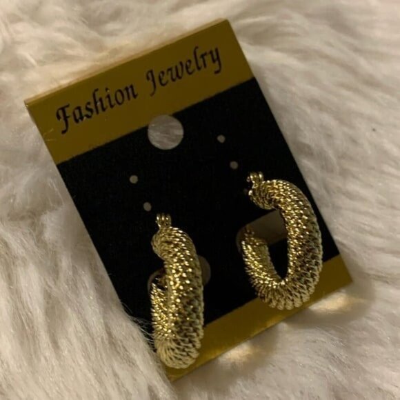 14k Gold Plated Textured Hoop Earrings - Picture 6 of 8